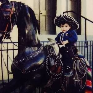 Meet your Posher, Moises